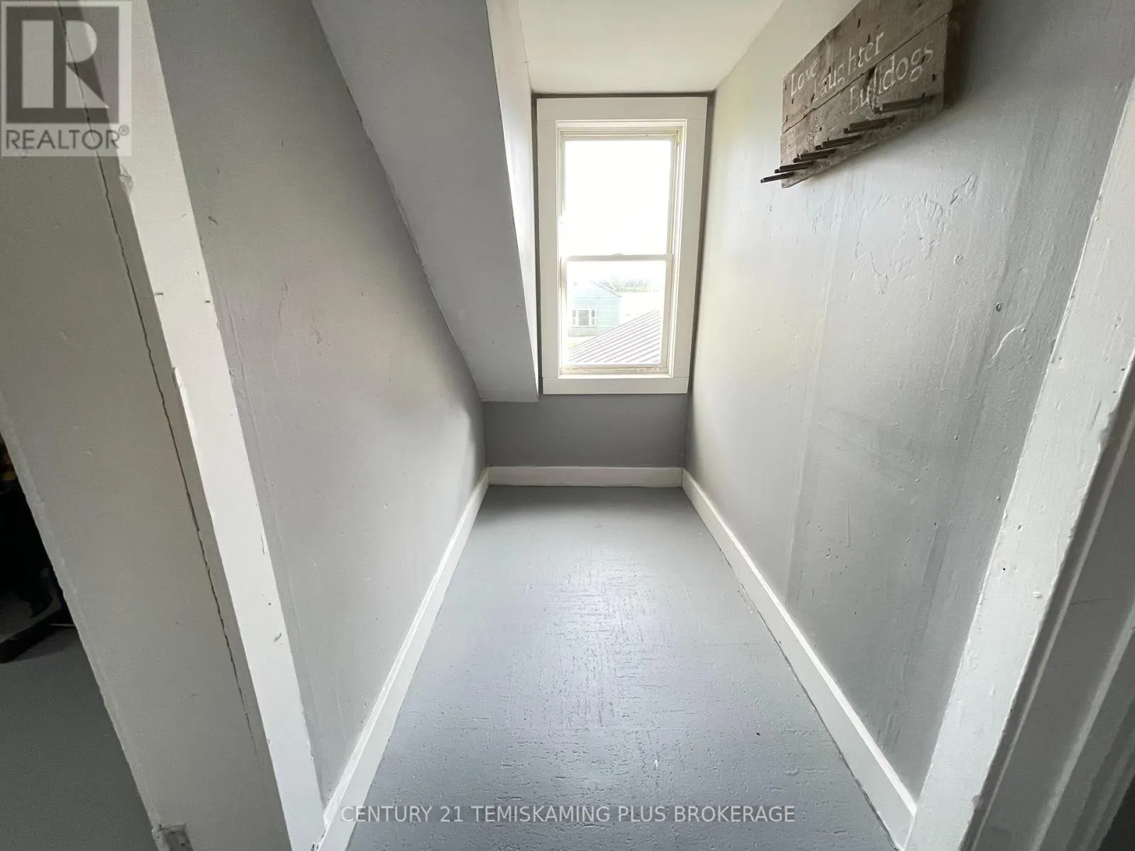 253156 ROGER'S ROAD