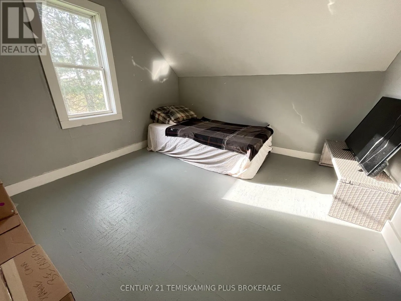 253156 ROGER'S ROAD