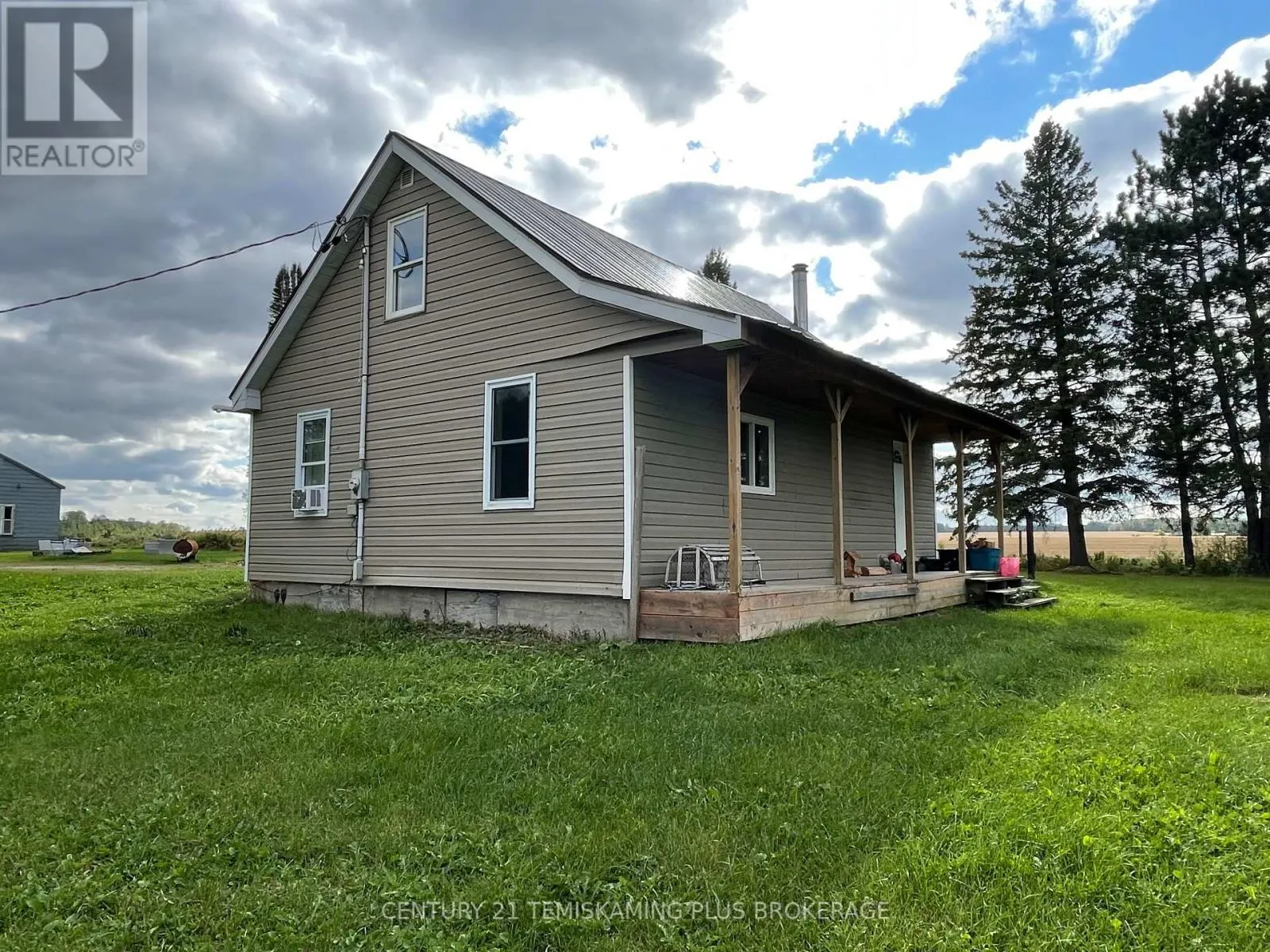 253156 ROGER'S ROAD