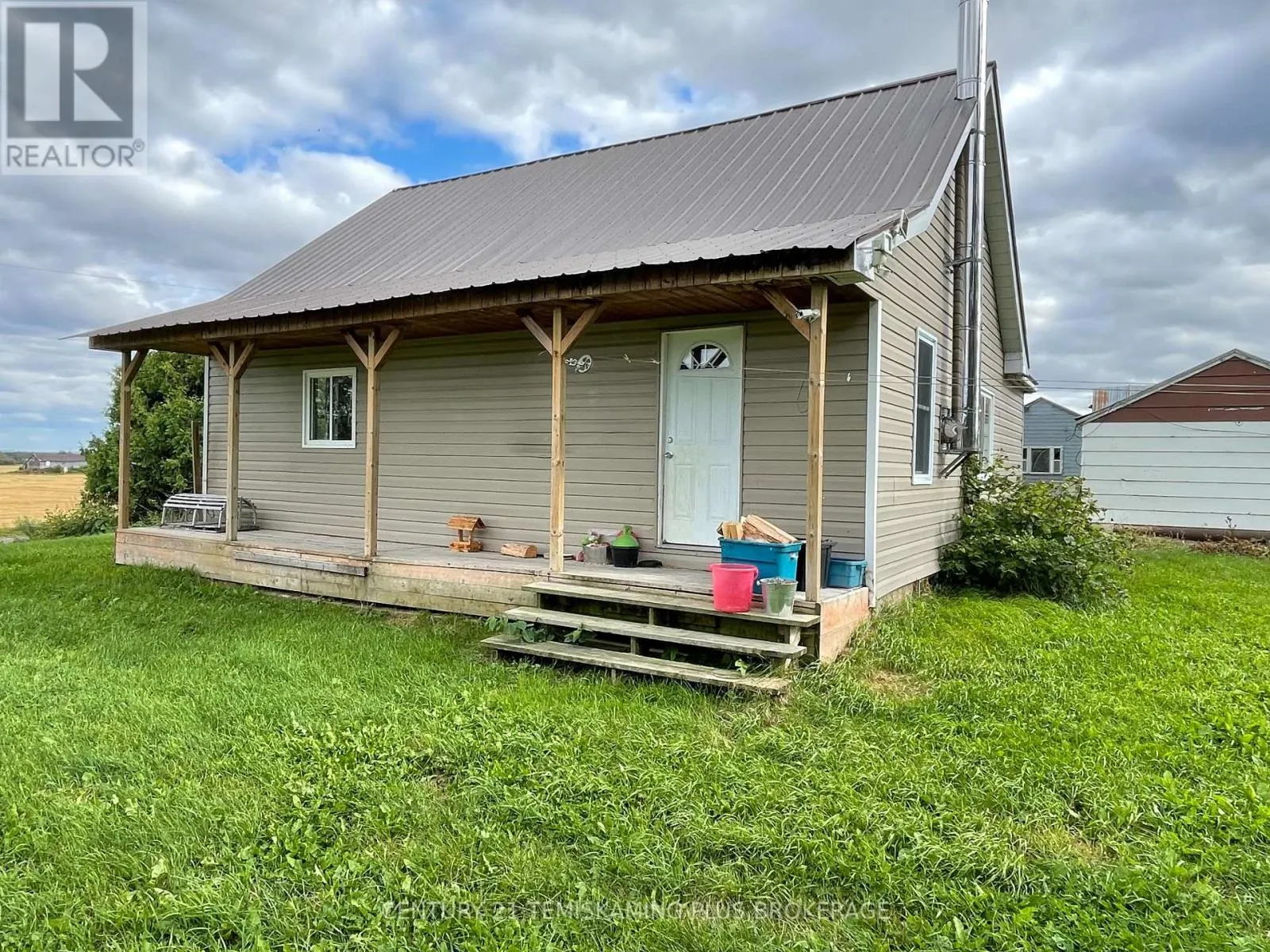 253156 ROGER'S ROAD
