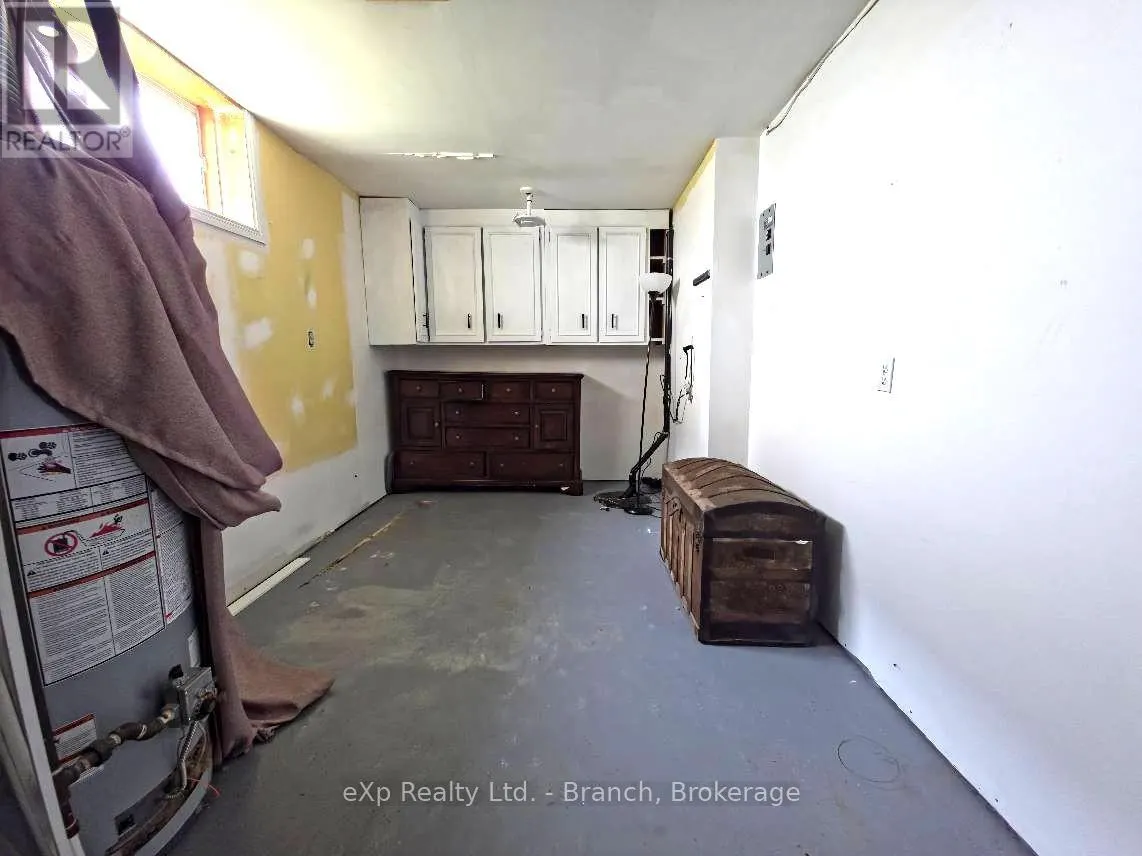 2 DIXON AVENUE