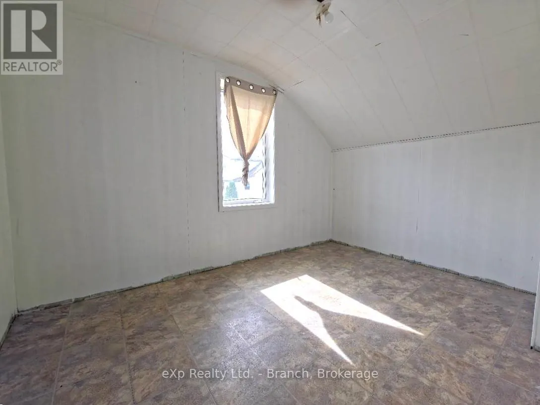 2 DIXON AVENUE