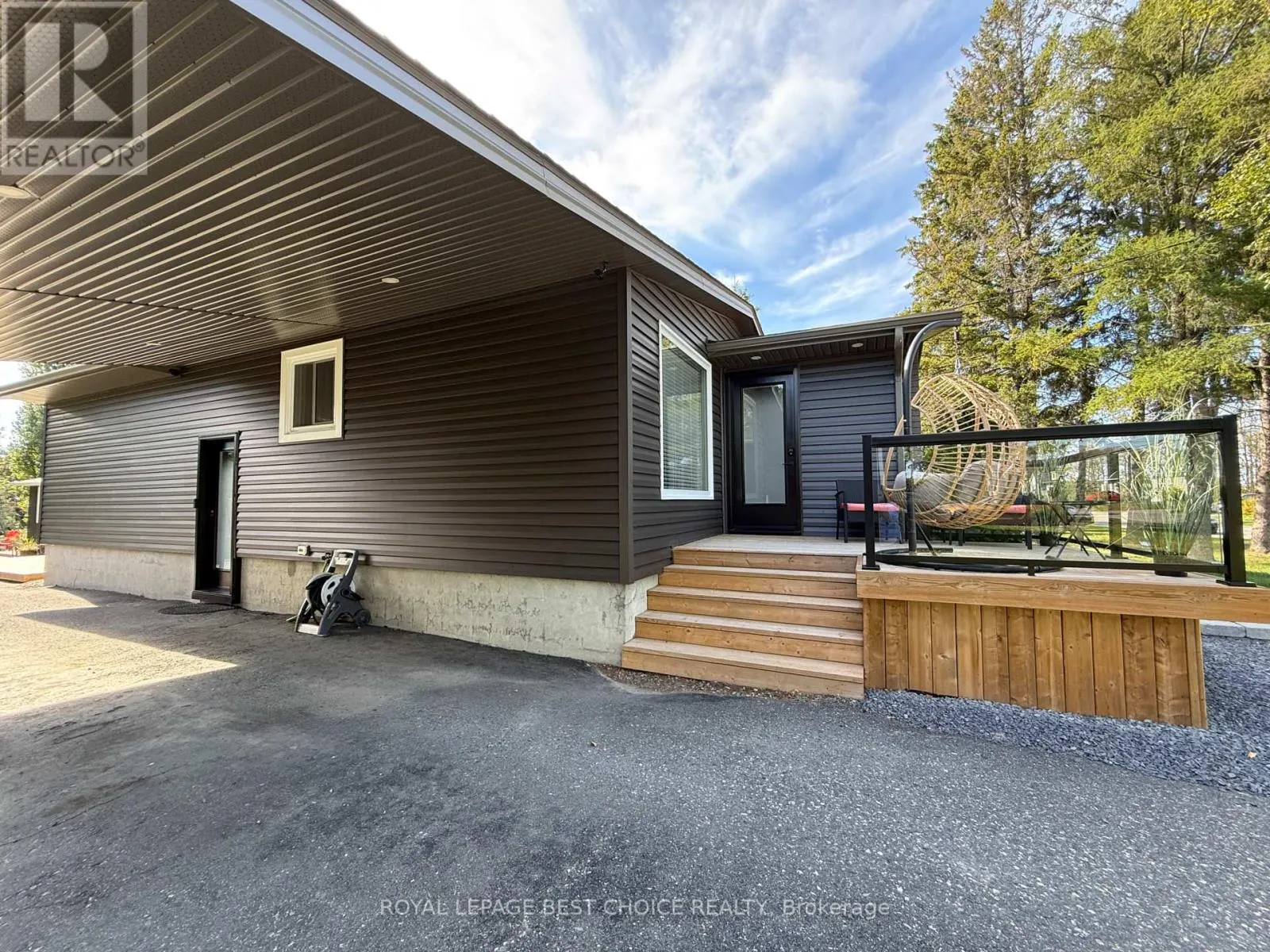 260 PINE STREET W