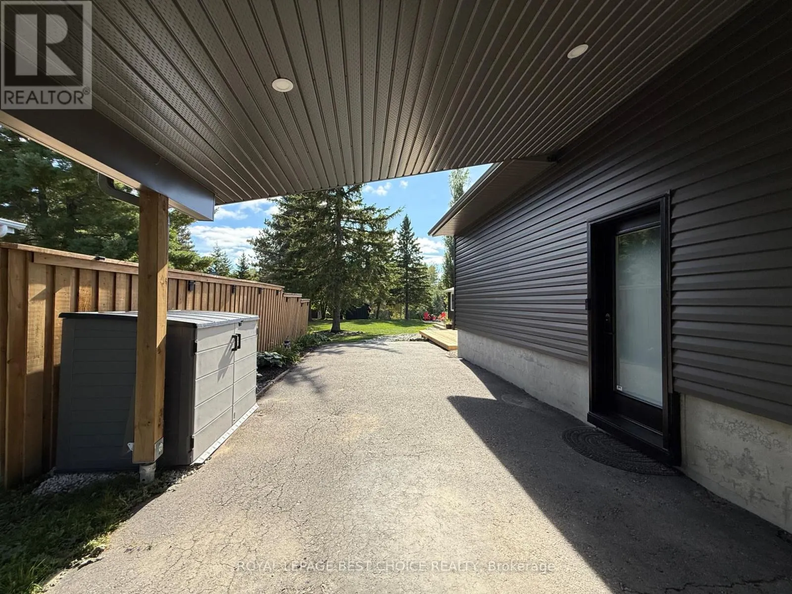 260 PINE STREET W