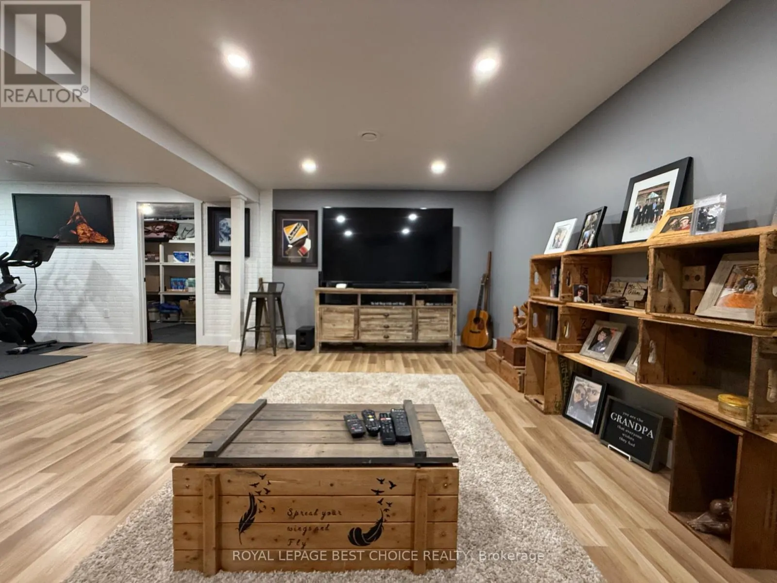 260 PINE STREET W