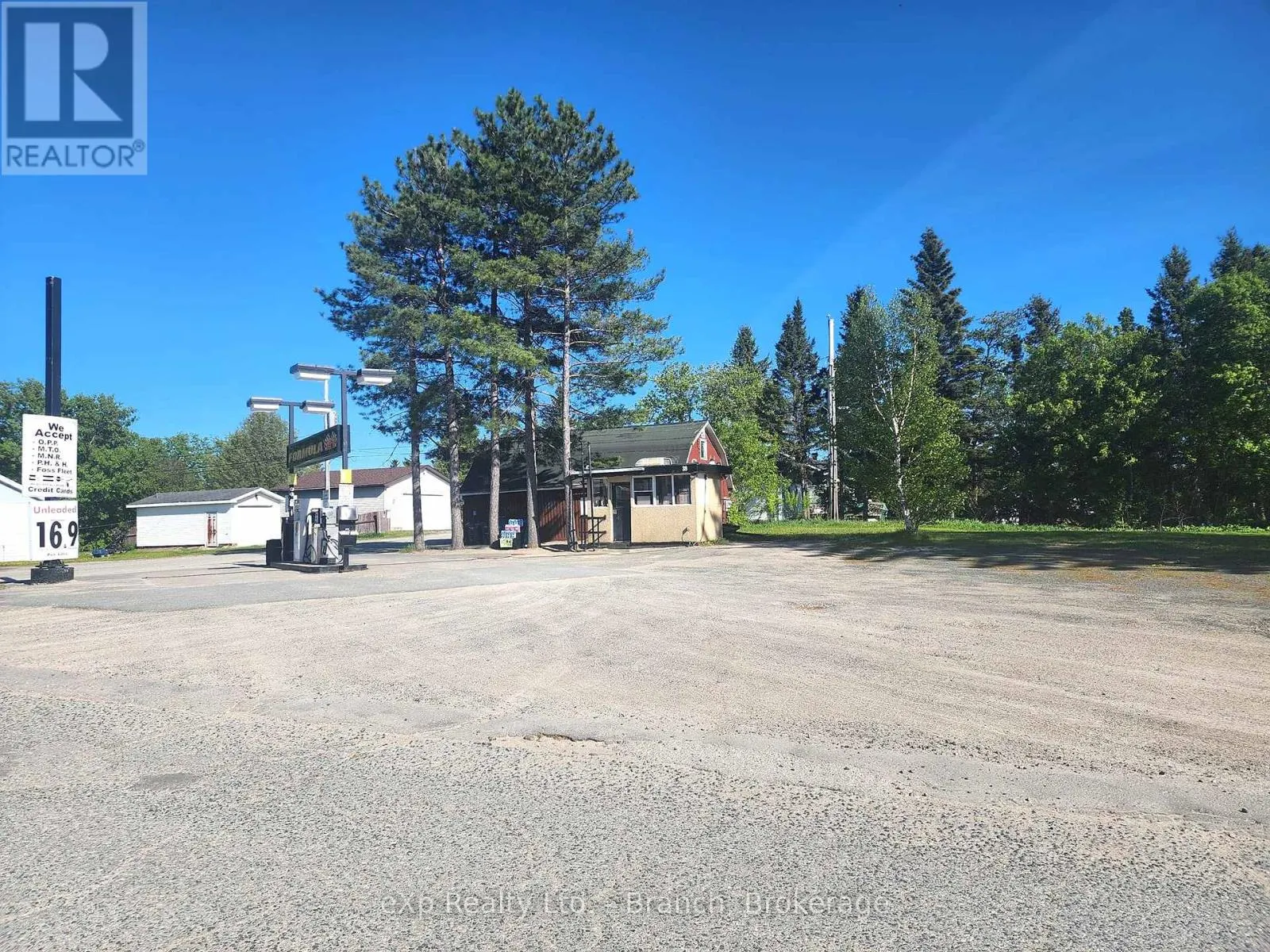 38 HURON ROAD