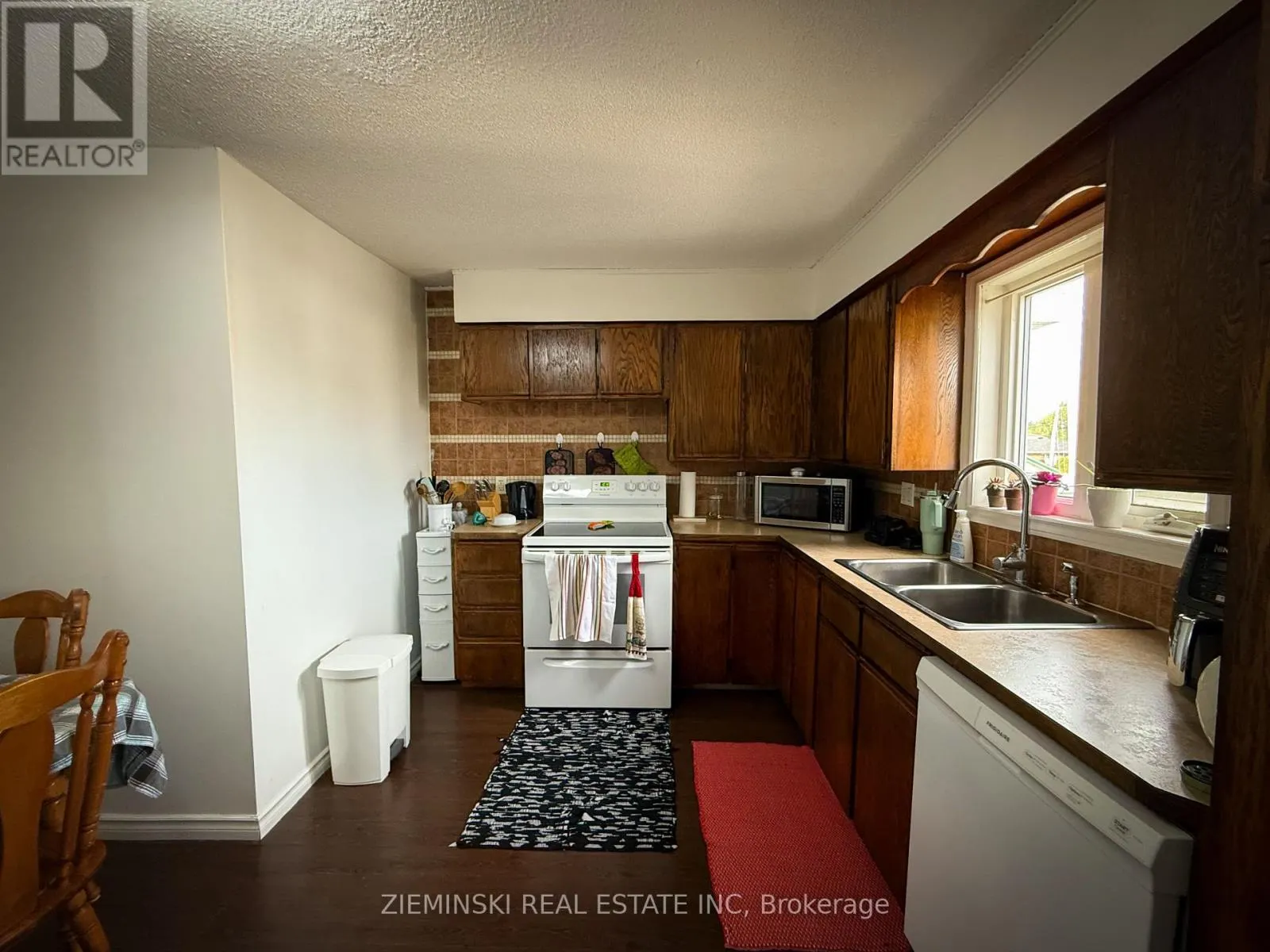 18 LAURIER AVENUE