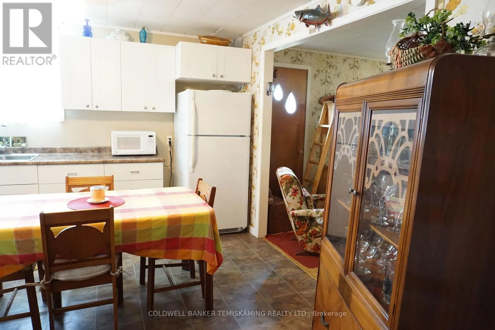30 NINTH STREET E