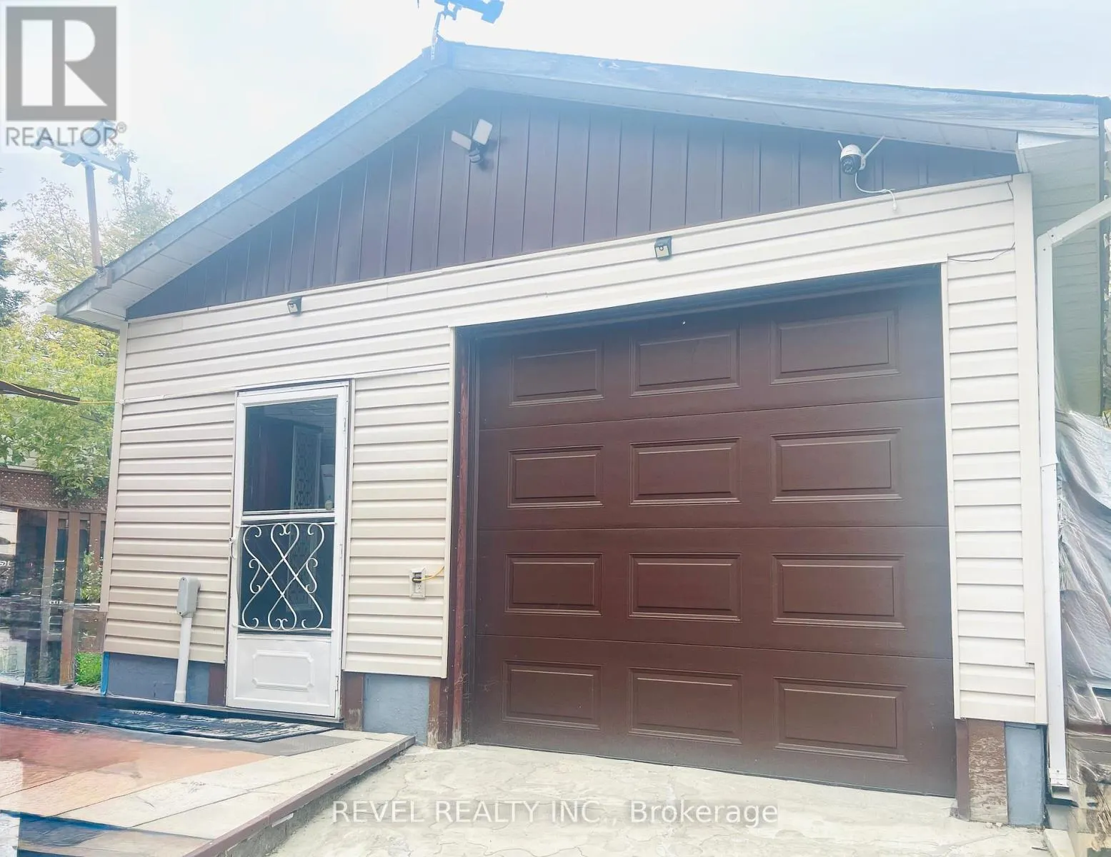 136 ALLAN STREET