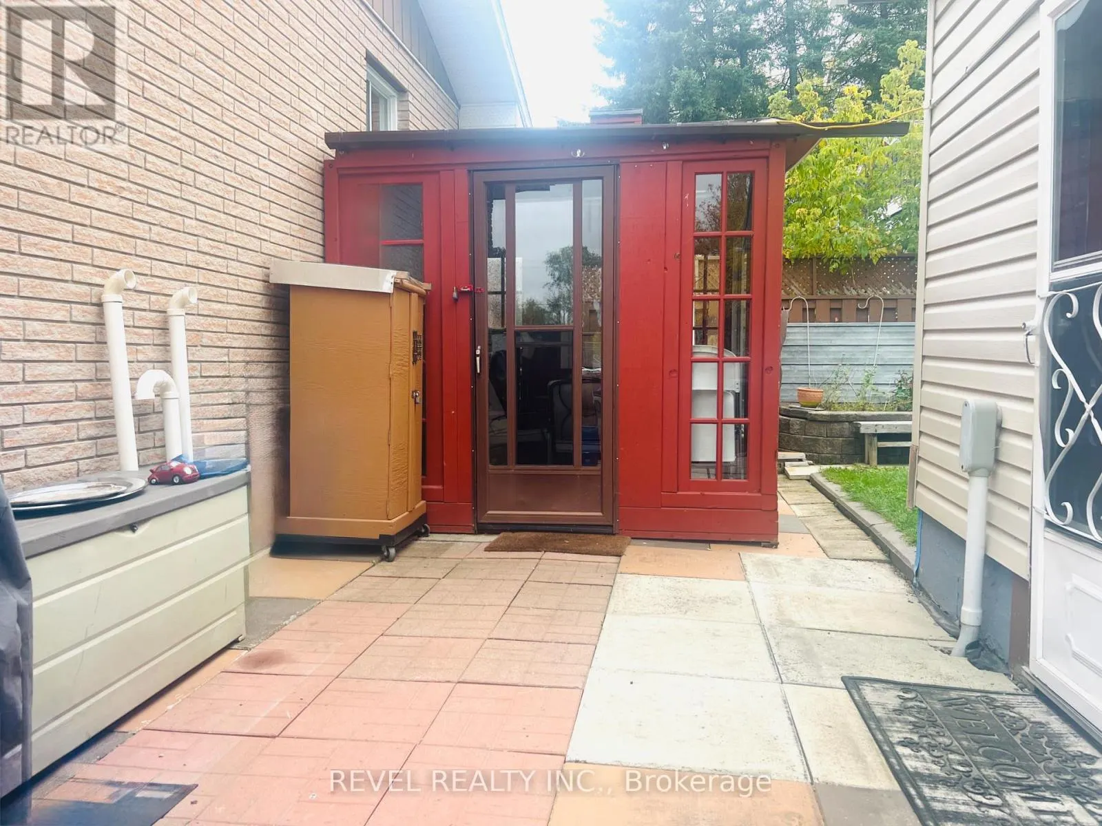 136 ALLAN STREET