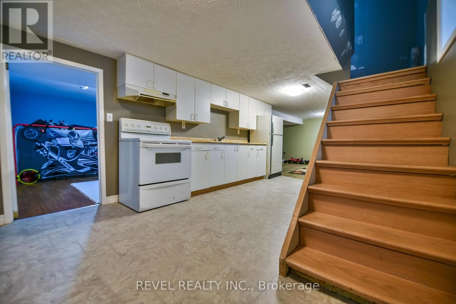 378 ELM STREET S