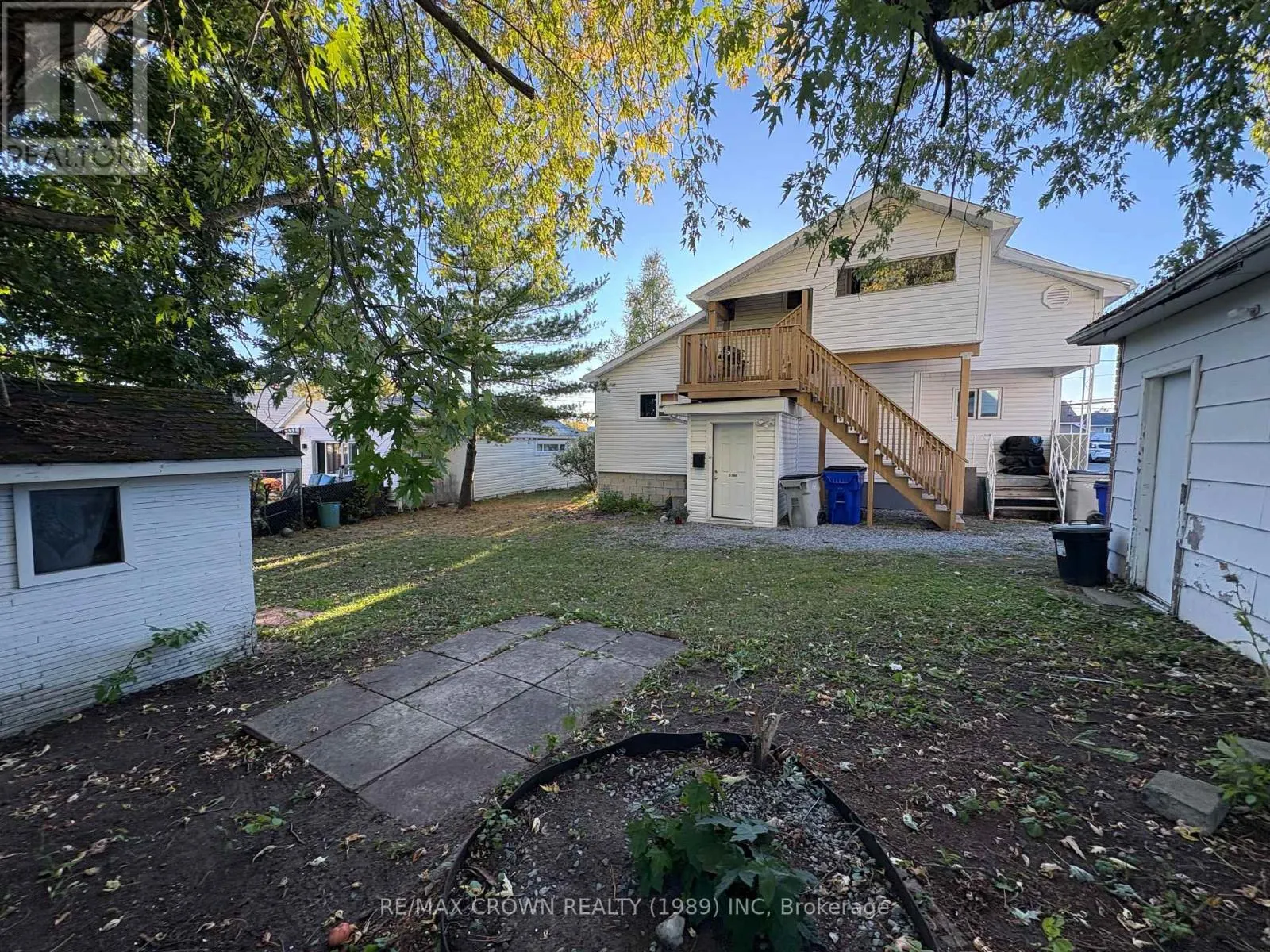 564 MACLEAN DRIVE
