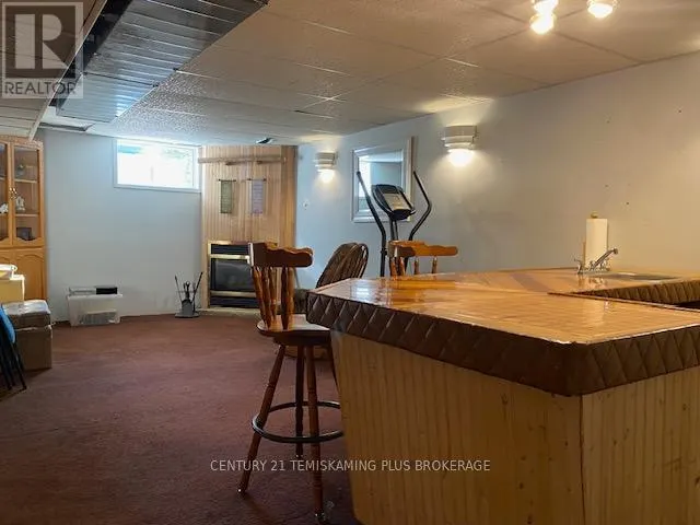44 MAPLE STREET S