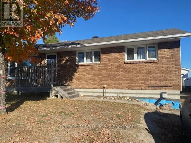 44 MAPLE STREET S