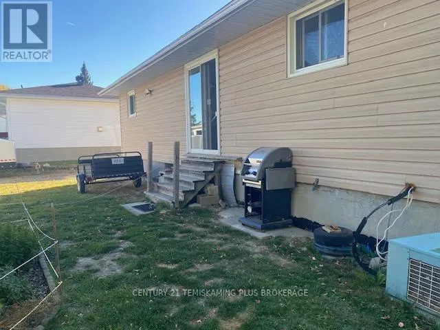 44 MAPLE STREET S