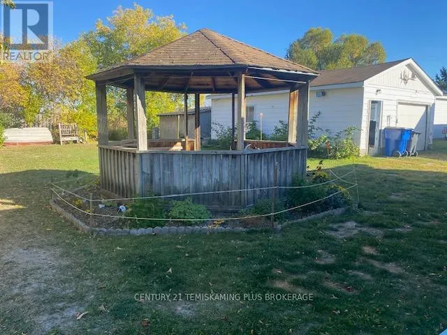 44 MAPLE STREET S