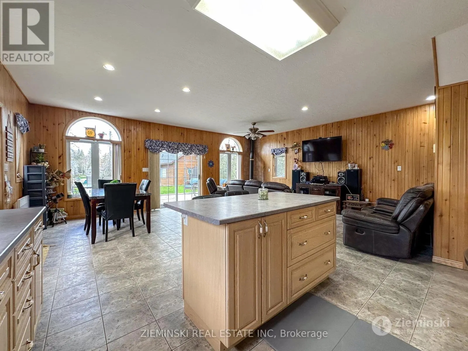 167 & 169 NELLIE LAKE ROAD E