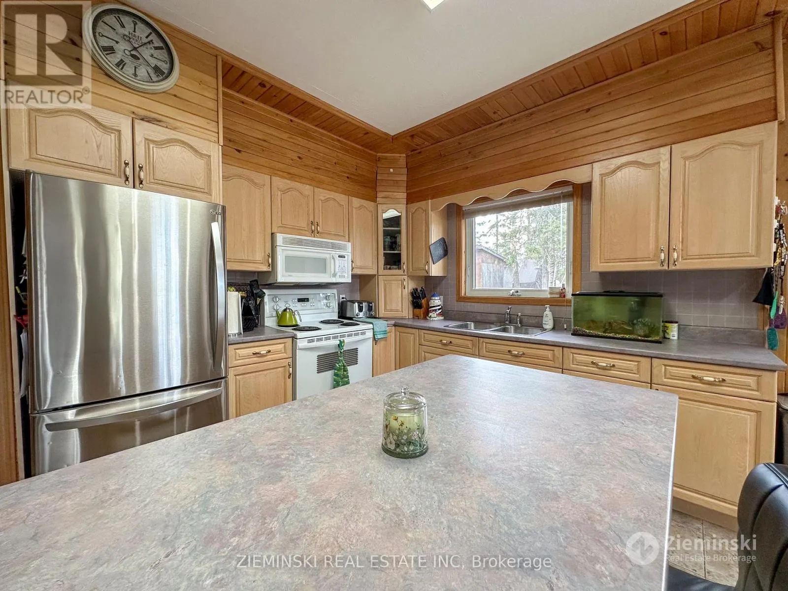 167 & 169 NELLIE LAKE ROAD E