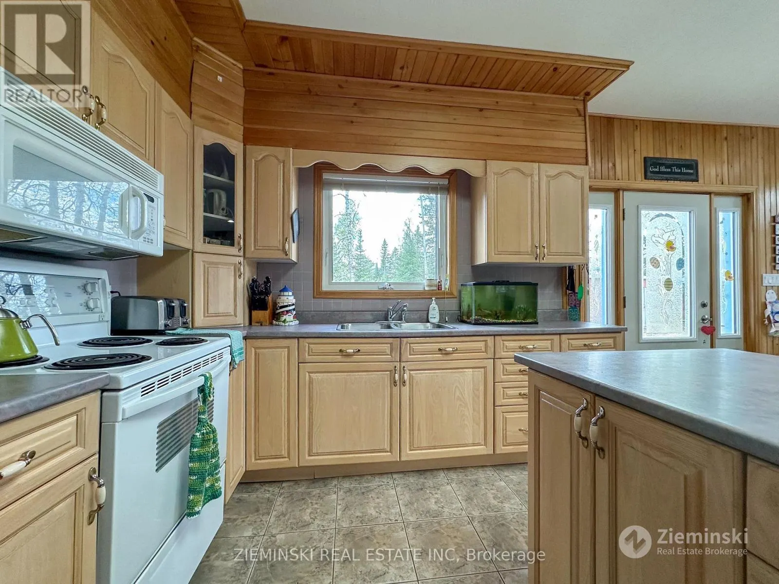 167 & 169 NELLIE LAKE ROAD E