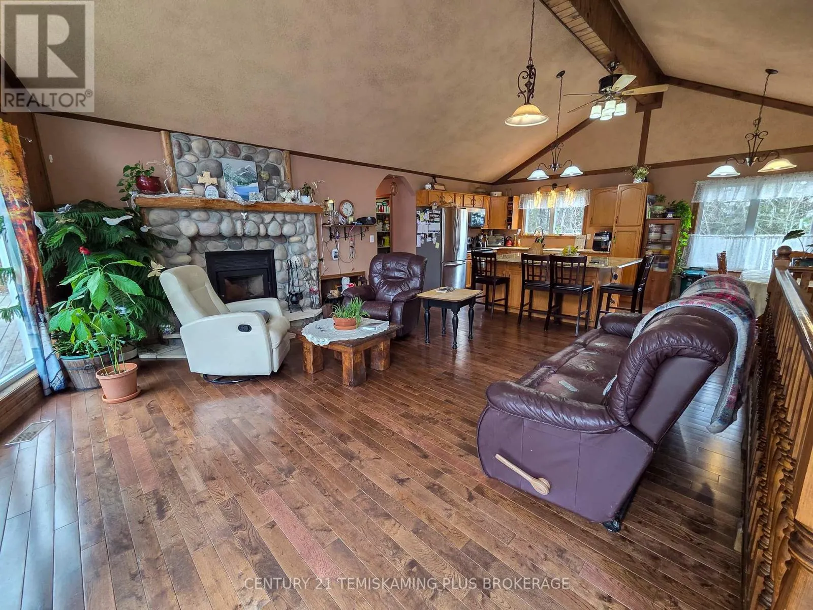 488011 CHAMBERLAIN 6 ROAD