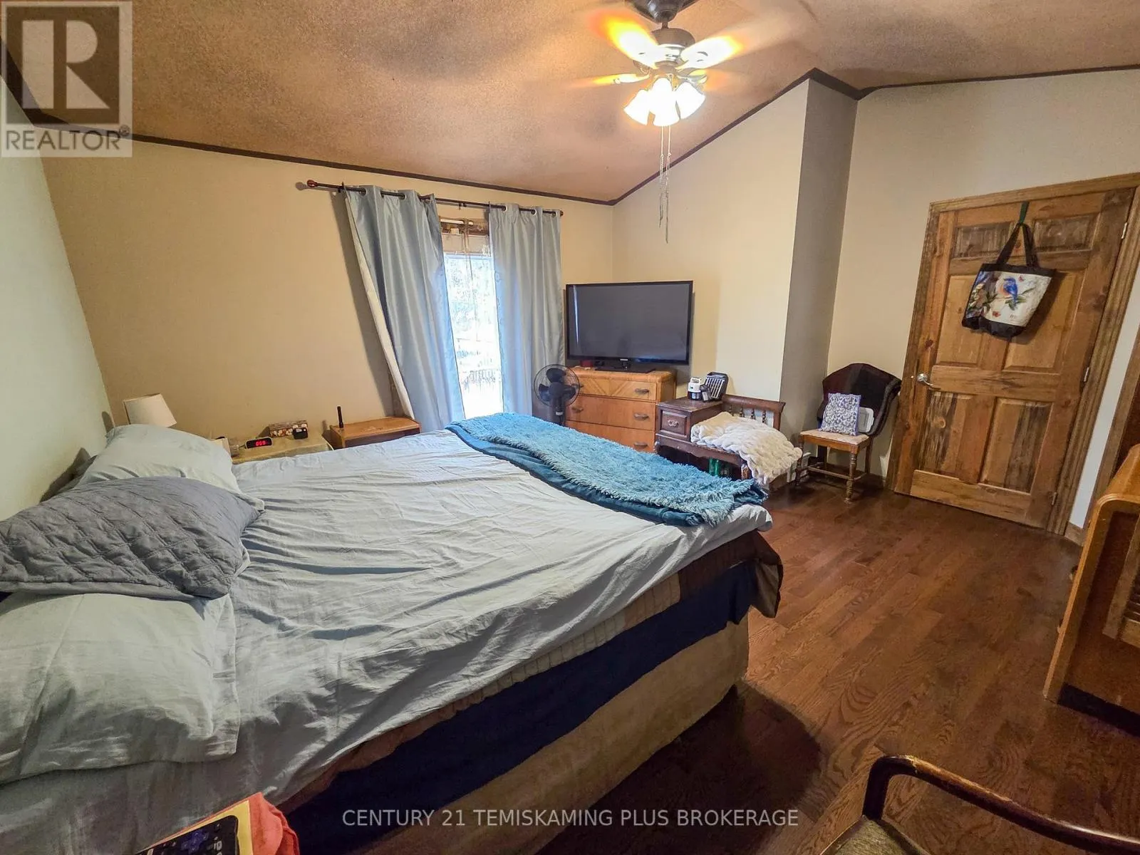 488011 CHAMBERLAIN 6 ROAD
