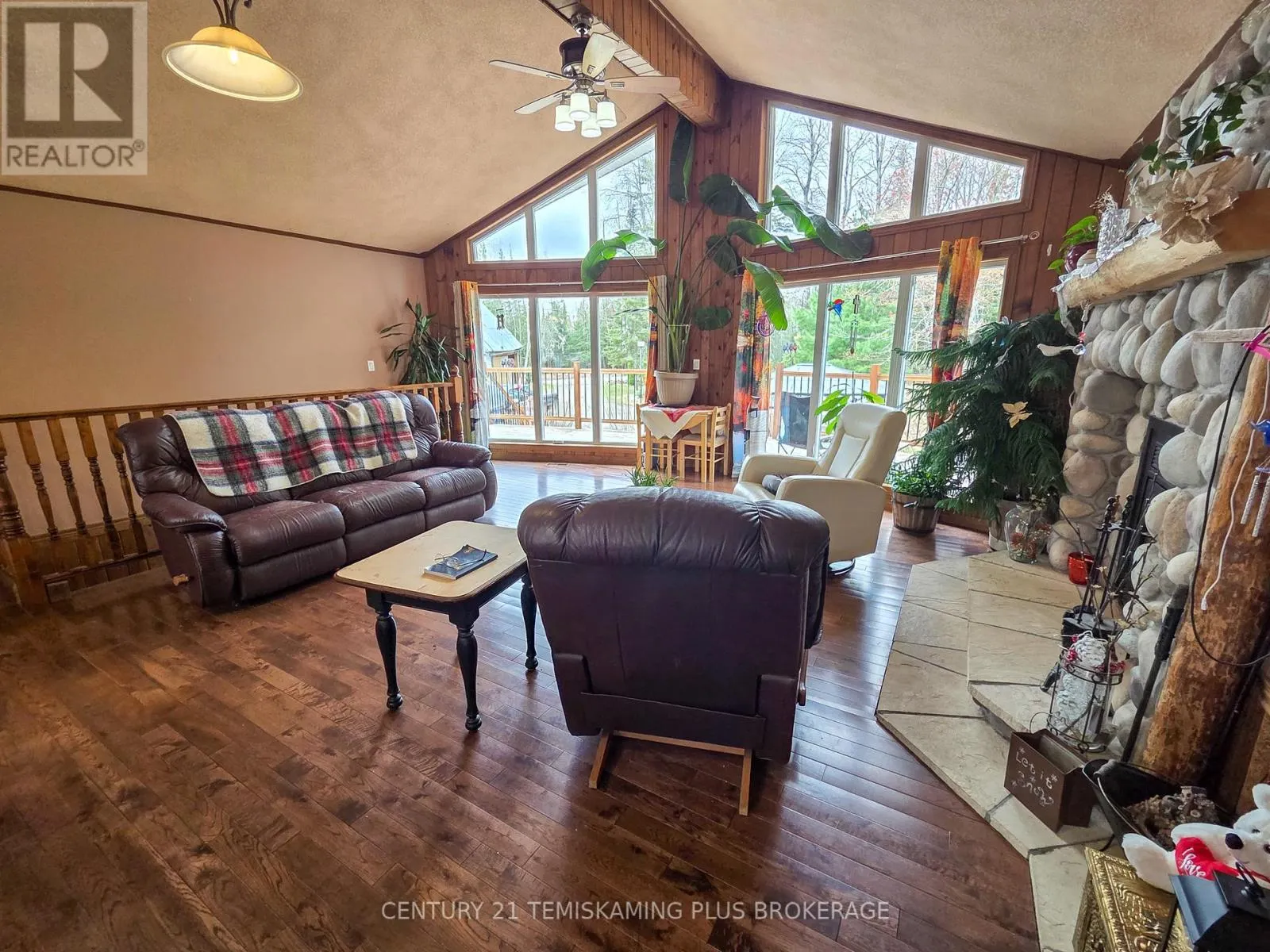 488011 CHAMBERLAIN 6 ROAD