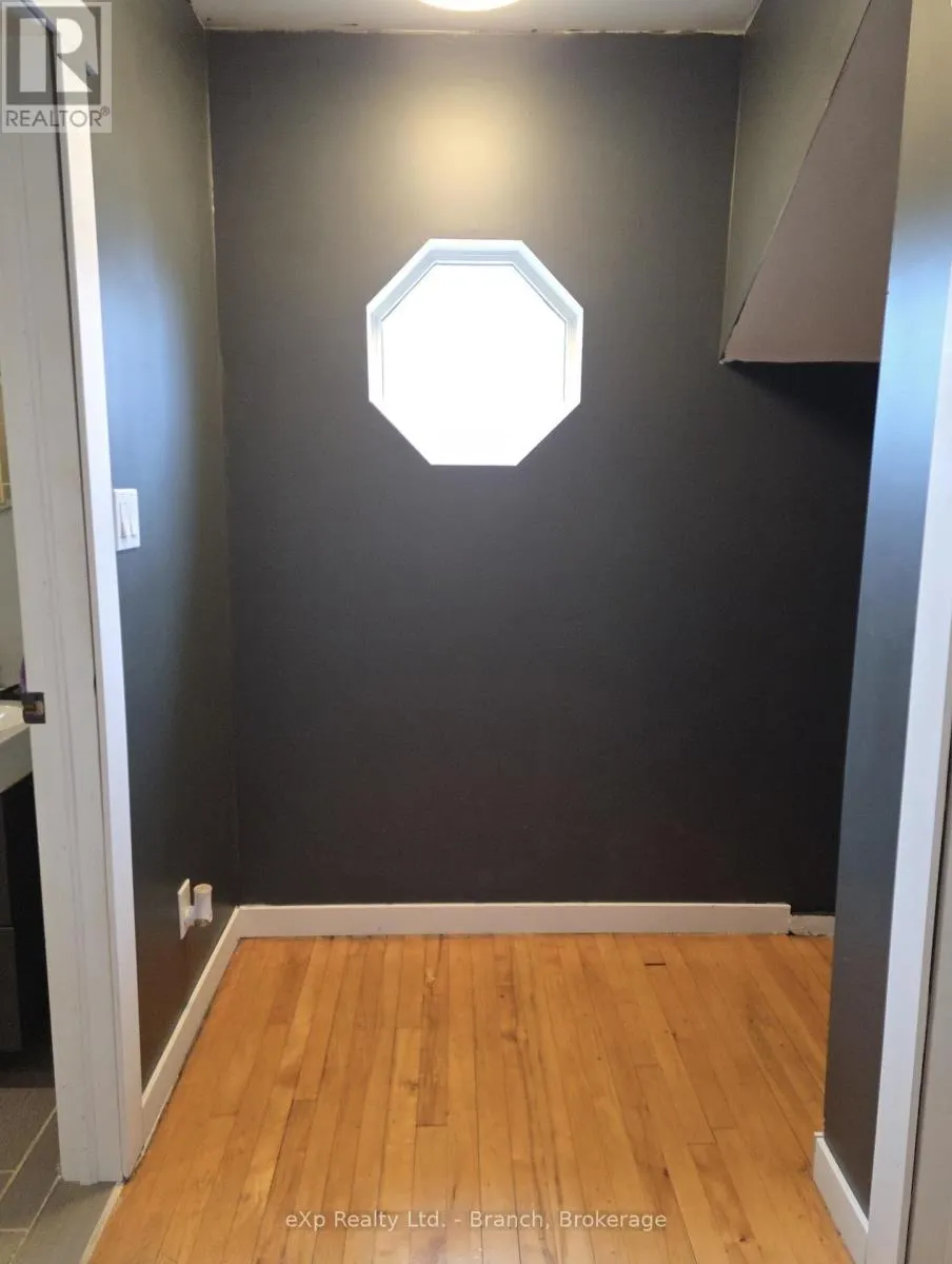 120 CIRCLE PLACE