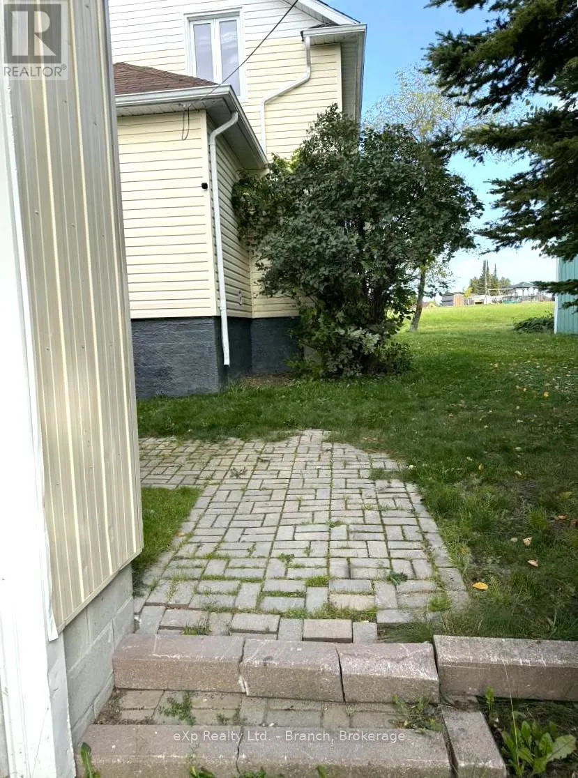 120 CIRCLE PLACE