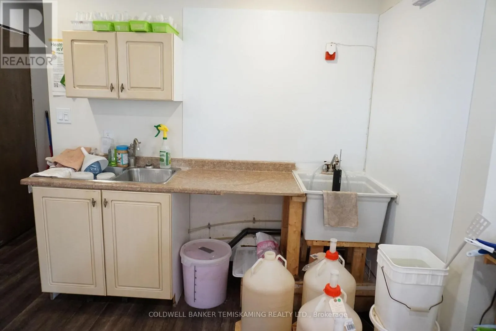 389 WHITEWOOD AVENUE W