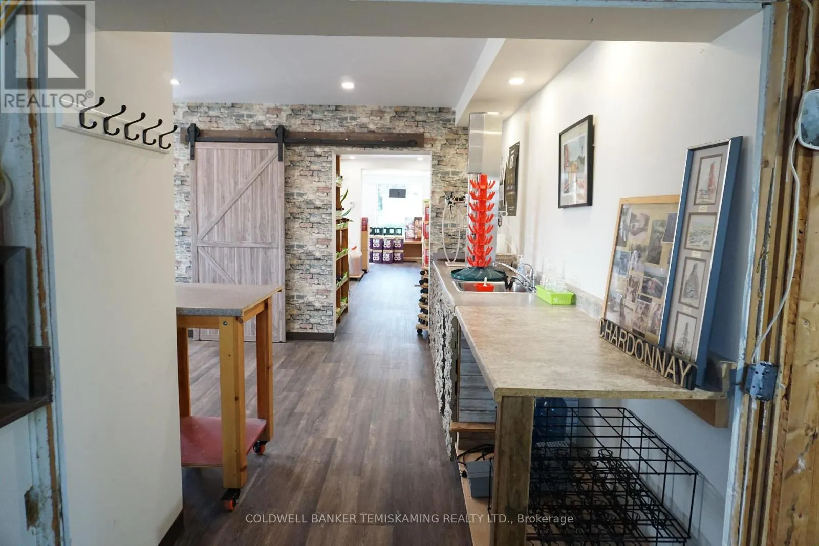 389 WHITEWOOD AVENUE W