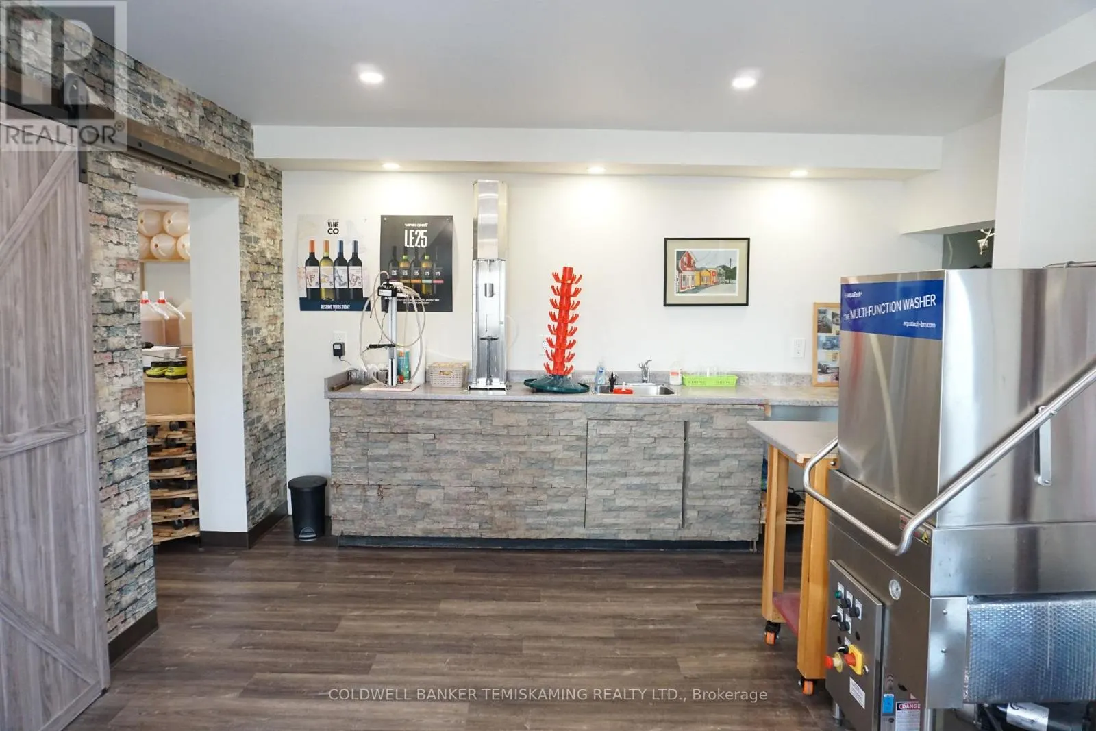 389 WHITEWOOD AVENUE W