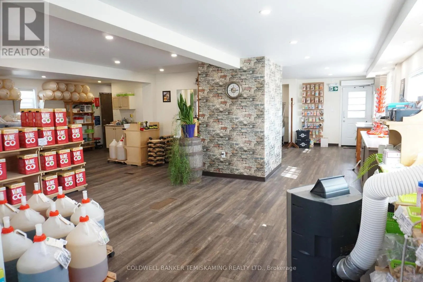 389 WHITEWOOD AVENUE W