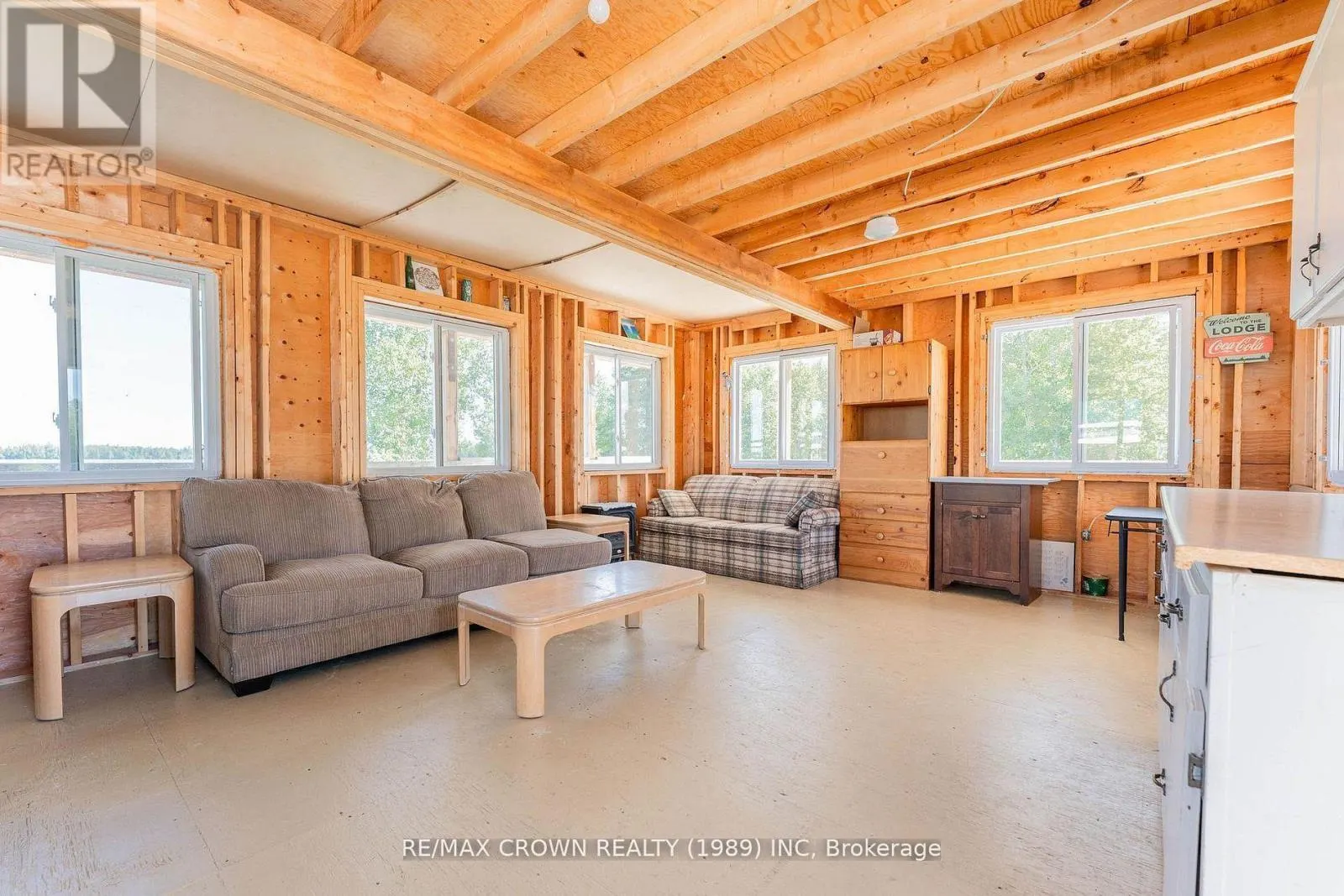 24 SHALLOW LAKE ROAD W
