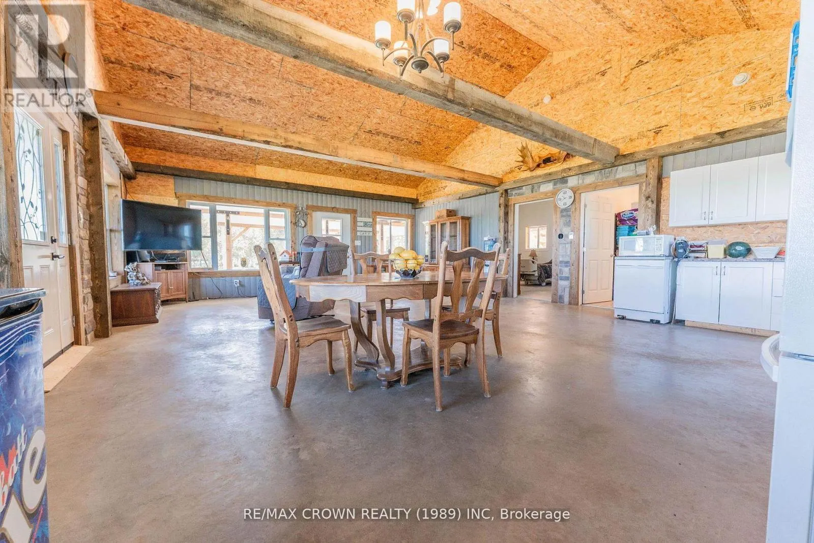 24 SHALLOW LAKE ROAD W
