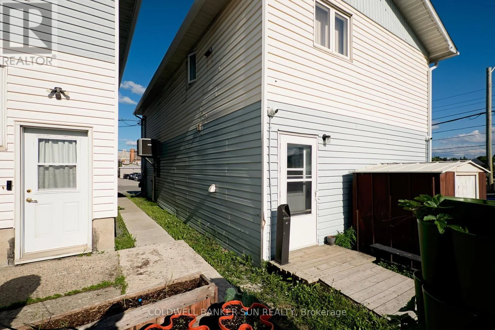 13 AVENUE ROAD