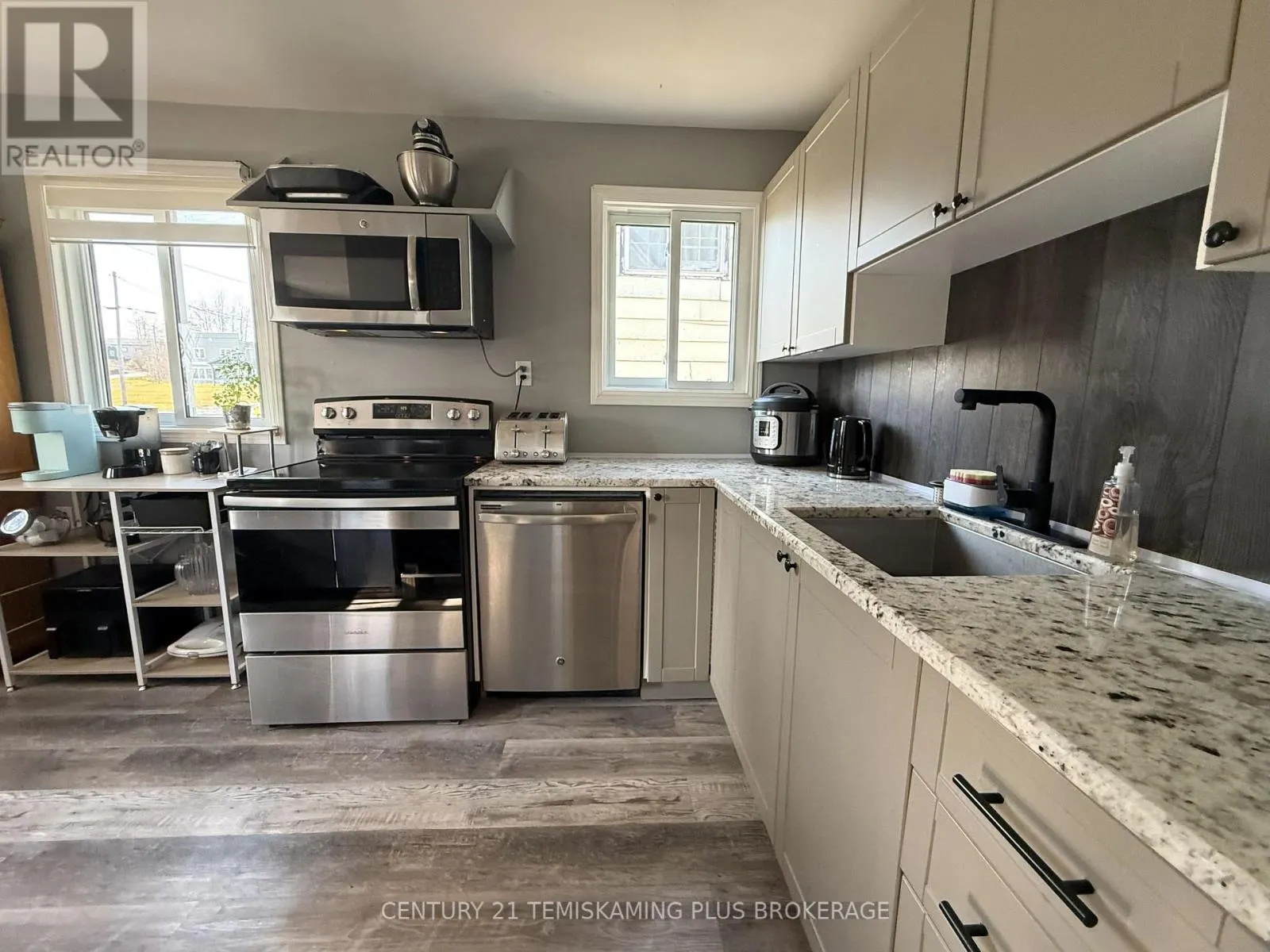 16 THIRD AVENUE