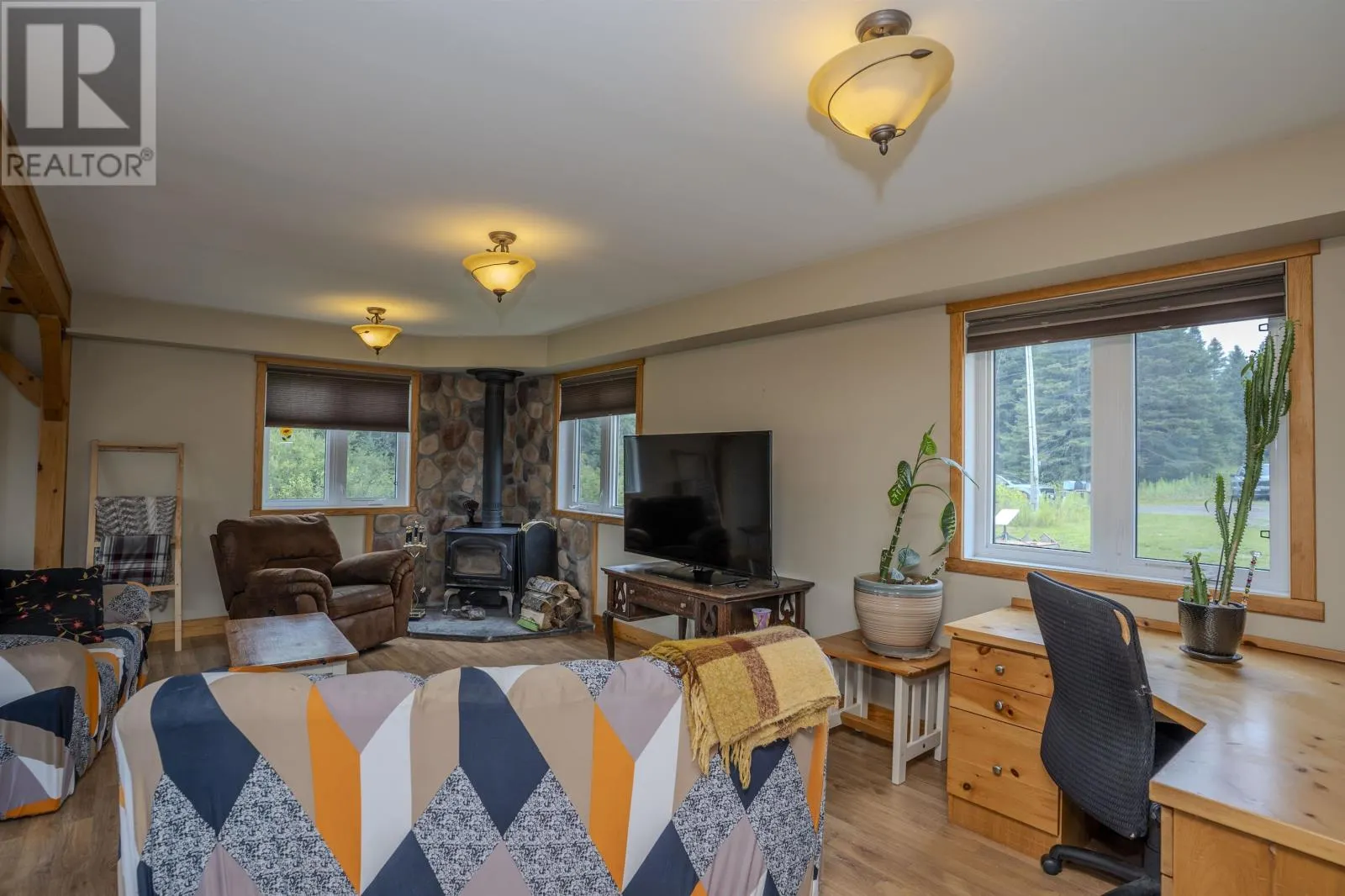 468 Mokomon RD W