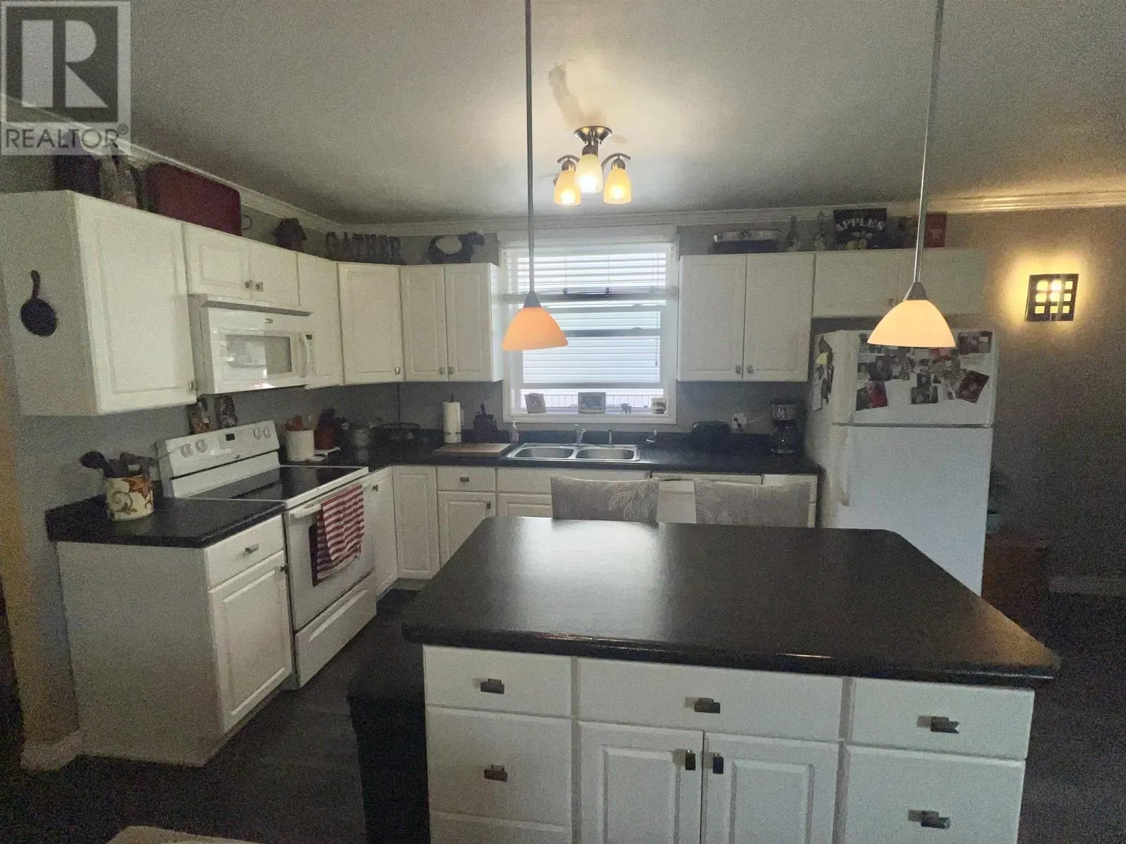 21 Grenville AVE