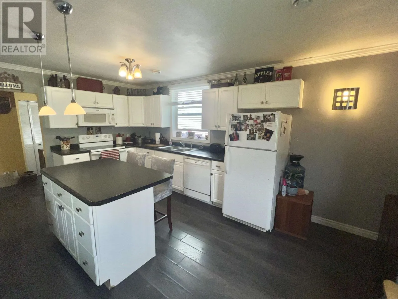 21 Grenville AVE