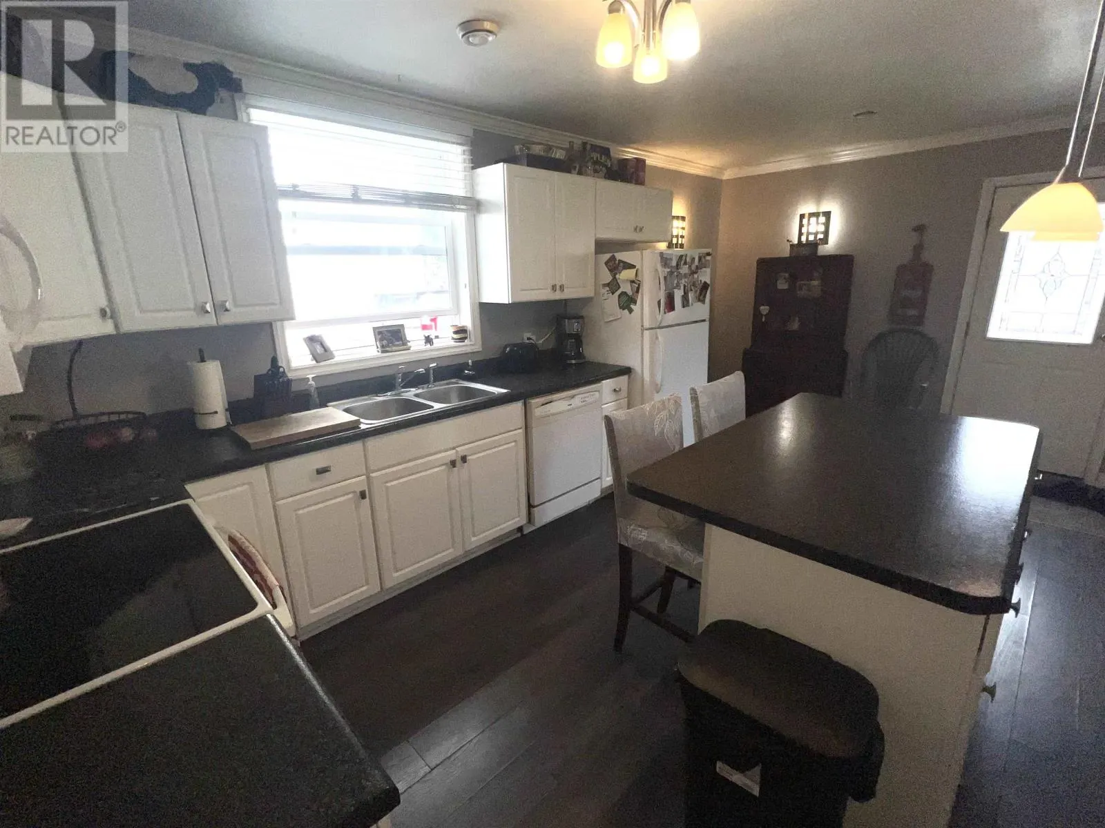 21 Grenville AVE