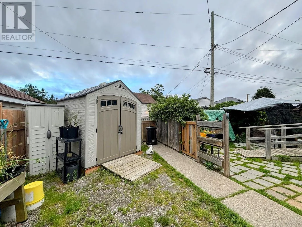 32 Howe ST