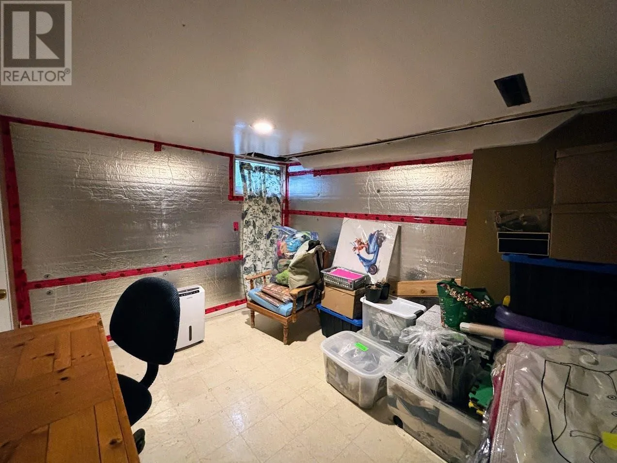 32 Howe ST