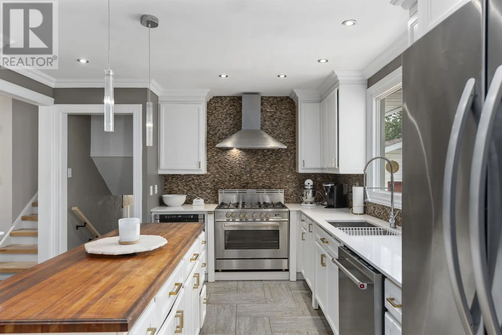 425 Chelsea Cres.