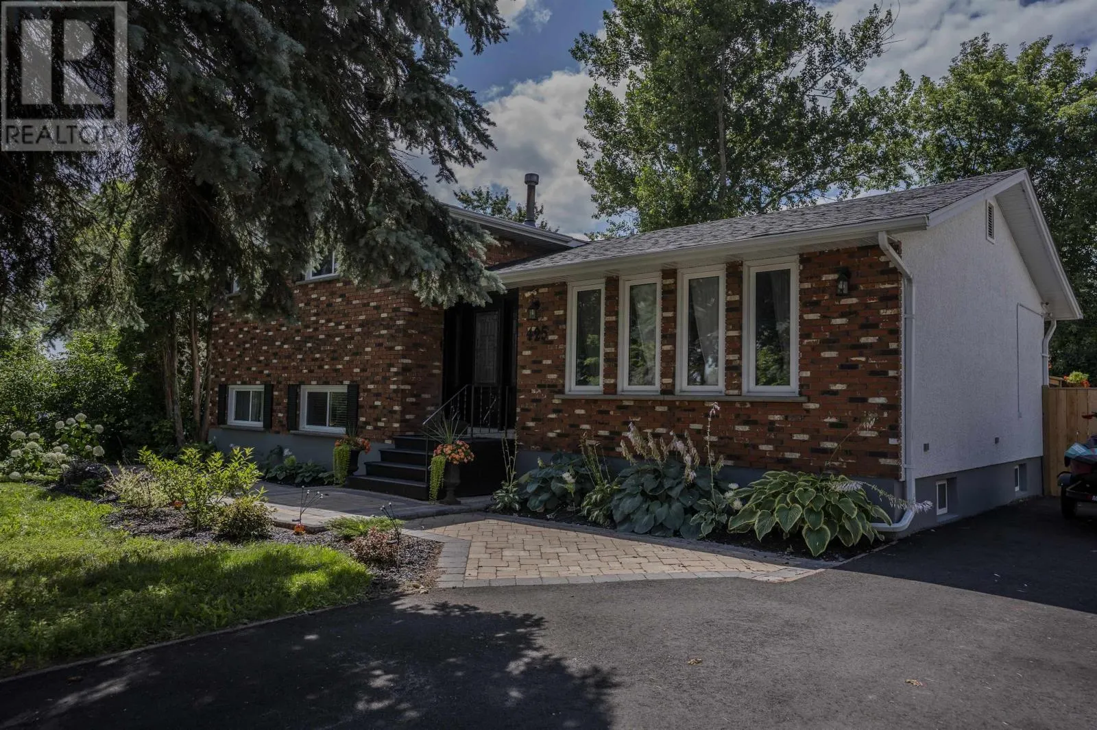 425 Chelsea Cres.
