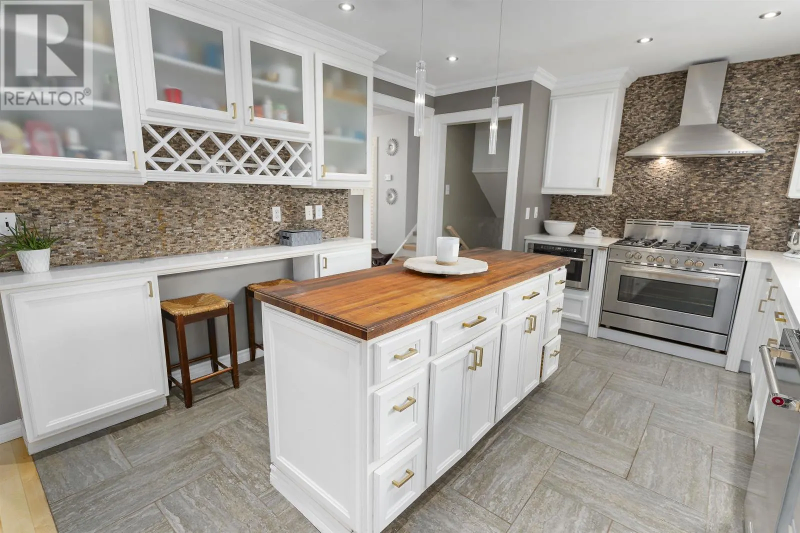 425 Chelsea Cres.