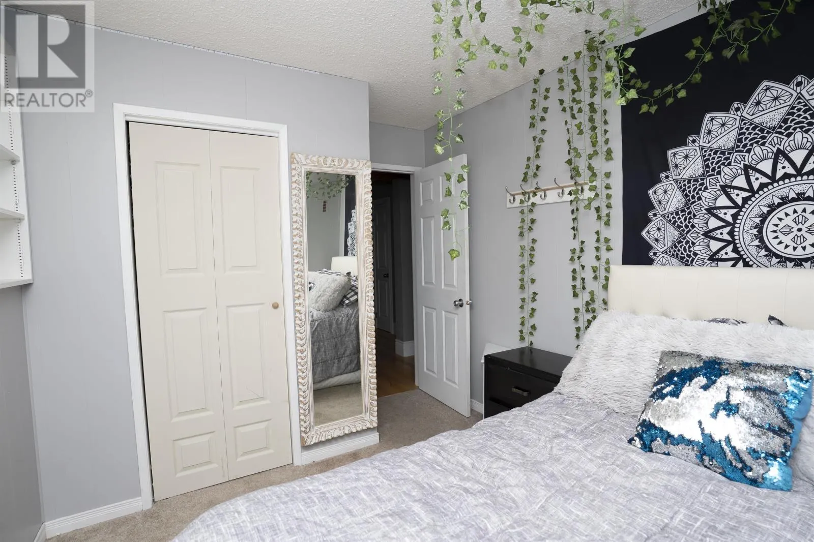 425 Chelsea Cres.