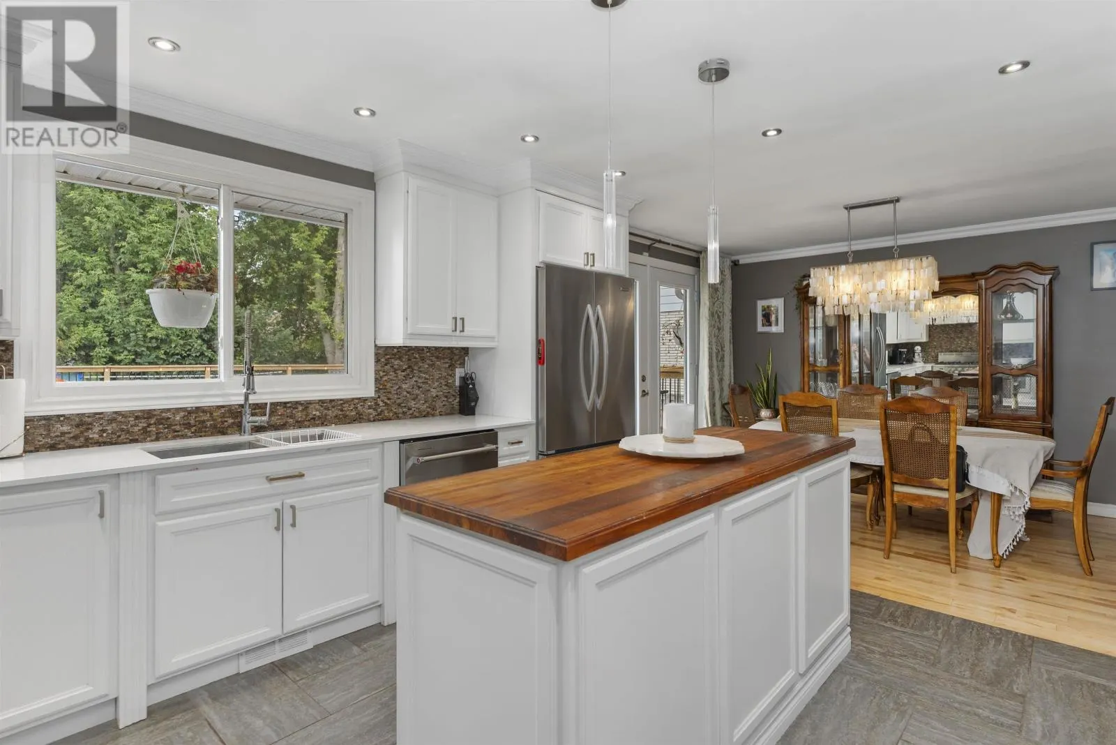 425 Chelsea Cres.