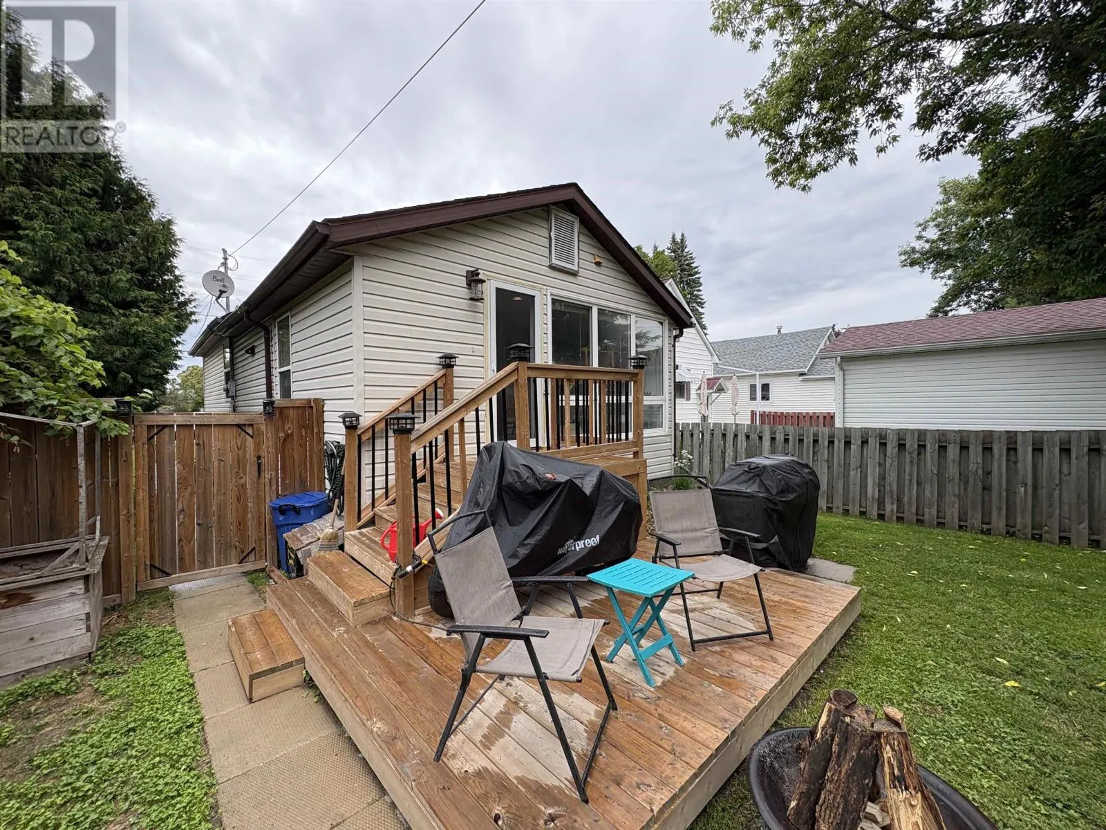 627 Second ST E