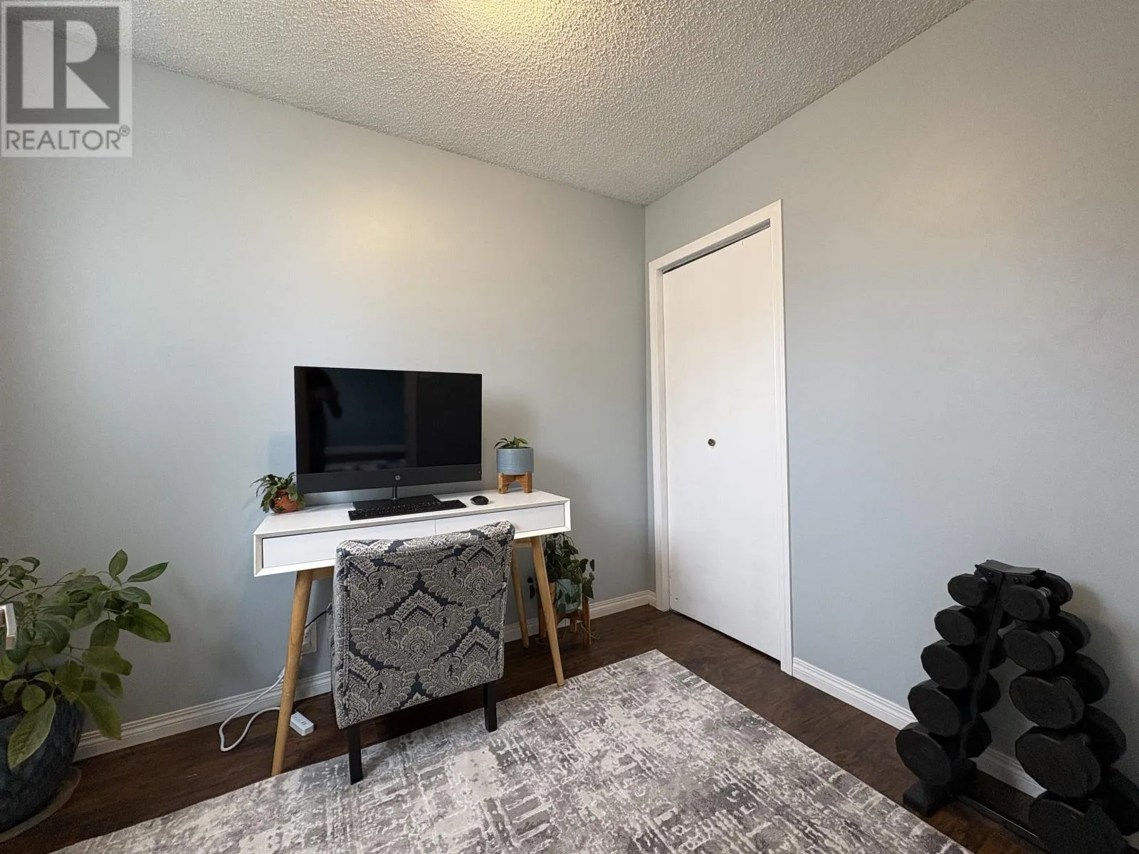 627 Second ST E