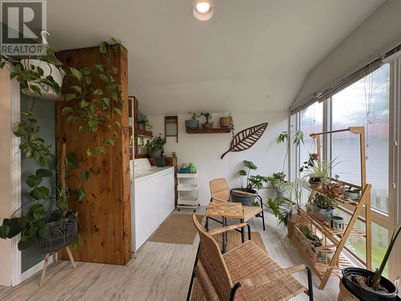627 Second ST E